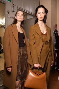 backstage-defile-salvatore-ferragamo-automne-hiver-2020-2021-milan-coulisses-85.thumb.jpg.67850f9d3c000e18d2122927a6f98585.jpg