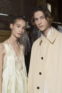 backstage-defile-stella-mccartney-printemps-ete-2019-paris-coulisses-37.thumb.jpg.74042e06361a4288d2cf30e89e2a2a60.jpg