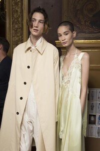 backstage-defile-stella-mccartney-printemps-ete-2019-paris-coulisses-59.thumb.jpg.8ed7f3a25eef6cec2568480b2edd500e.jpg