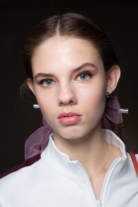 backstage-defile-tory-burch-automne-hiver-2020-2021-new-york-coulisses-50.thumb.jpg.93a8a91c2d57f2a04435044ba75e04ab.jpg