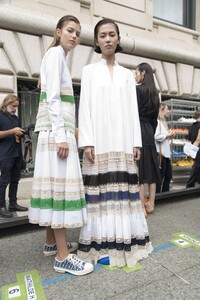 backstage-defile-tory-burch-printemps-ete-2019-new-york-coulisses-138.thumb.jpg.934c870ecf5af186eb7e1a8e5ca3b5e3.jpg