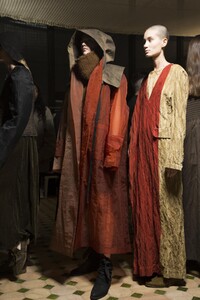 backstage-defile-uma-wang-automne-hiver-2018-2019-paris-coulisses-121.thumb.jpg.d561717a69d0eaf2278ae2df568ca515.jpg