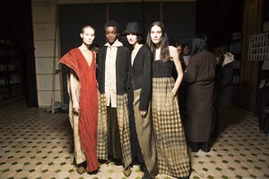 backstage-defile-uma-wang-automne-hiver-2018-2019-paris-coulisses-131.thumb.jpg.c63620bd2f3fcc60a11faa6d1f95d993.jpg