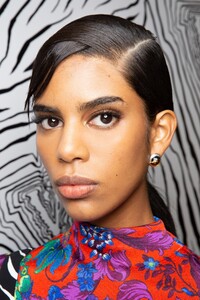 backstage-defile-versace-automne-hiver-2020-2021-milan-coulisses-121.thumb.jpg.f760b4647aa883564e9504bf364072ea.jpg