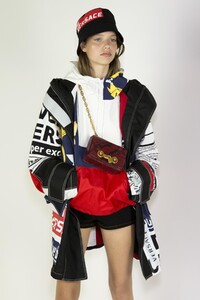backstage-defile-versace-printemps-ete-2019-milan-coulisses-10.thumb.jpg.f54a5171d770a3bc6b2259fde048ac02.jpg