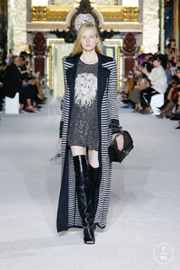 balmain-ss18-0018-33aff3.thumb.jpg.1a54ae629eaa5a1072a90f72649810af.jpg