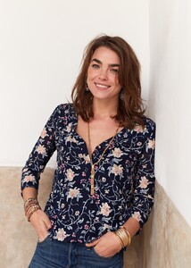 bell-blouse-navy_with_nude_flowers-tebhynfp488sgk7obibr.jpg
