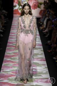 blumarine-ss20-0039-4066ff.thumb.jpg.a19d8df7020168a08cf9be86ce222dc8.jpg