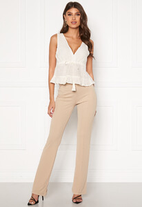 bubbleroom-ari-comfy-suit-trousers-beige.thumb.jpg.89172ce0aa005b45a0b07d5135853746.jpg