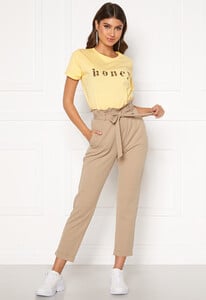 bubbleroom-bonita-soft-paperbag-pant-beige.thumb.jpg.82e0e3913968a450f021931ad15c078c.jpg