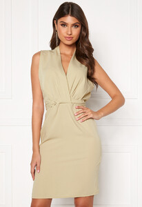 bubbleroom-leighton-dress-beige.thumb.jpg.1af5beb8262a3279ec1287499ebc6105.jpg