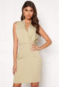 bubbleroom-leighton-dress-beige.thumb.jpg.4f374f29e966d7ecf5fcf8fc7fea3f33.jpg