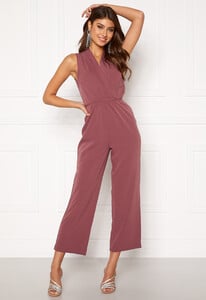 bubbleroom-mirja-jumpsuit.thumb.jpg.8687fc9cae4b1c0417aaa5deab23a00e.jpg