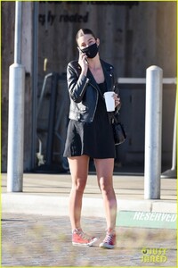 camila-morrone-chats-on-the-phone-while-on-coffee-run-01.jpg