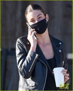 camila-morrone-chats-on-the-phone-while-on-coffee-run-04.jpg