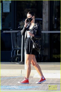 camila-morrone-chats-on-the-phone-while-on-coffee-run-05.jpg