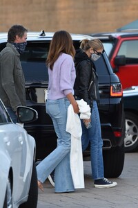 cindy-crawford-and-kaia-gerber-family-dinner-at-nobu-in-malibu-07-20-2020-1.jpg