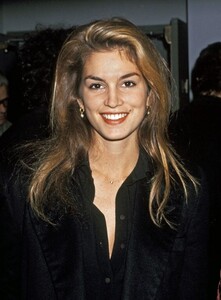 cioVPWt9R1e6XI3LBp6dJg_Cindy-Crawford.jpg