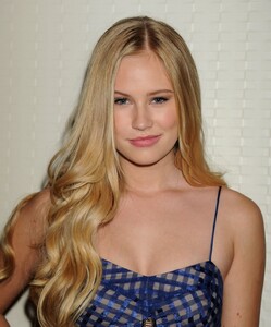 danika-yarosh-at-comic-con-in-san-diego-july-2015_8.jpg