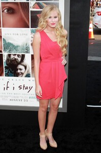 danika-yarosh-if-i-stay-premiere-in-los-angeles_15.jpg