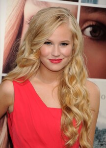 danika-yarosh-if-i-stay-premiere-in-los-angeles_2.jpg