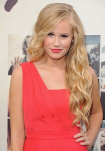 danika-yarosh-if-i-stay-premiere-in-los-angeles_3.jpg