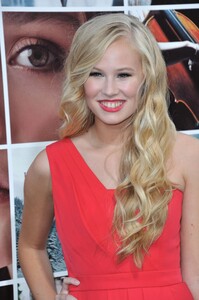 danika-yarosh-if-i-stay-premiere-in-los-angeles_8.jpg