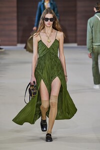 defile-amiri-automne-hiver-2020-2021-paris-look-48.thumb.jpg.b84d864a4c2d3840b2a2d166196ec986.jpg