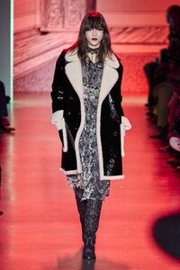 defile-anna-sui-automne-hiver-2020-2021-new-york-look-15.thumb.jpg.5e2b7d7cc669f315c7466b73b3160e4c.jpg