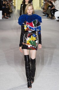 defile-balmain-printemps-ete-2018-paris-look-59.thumb.jpg.17144d158f2de4aab88b200200280867.jpg