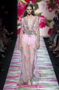 defile-blumarine-printemps-ete-2020-milan-look-43.thumb.jpg.1384cb2f7e3099bc204009368bf7fa13.jpg