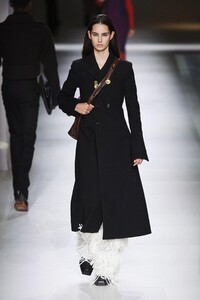 defile-bottega-veneta-automne-hiver-2020-2021-milan-look-24.thumb.jpg.d41b27771540345ccaf16c578b6d4892.jpg