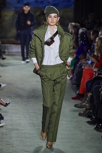 defile-brandon-maxwell-automne-hiver-2020-2021-new-york-look-37.thumb.jpg.79591a474d5e778cdd96c3655d49736f.jpg