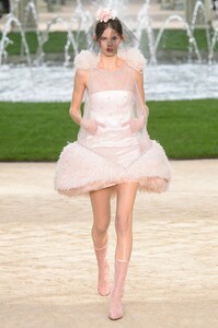 defile-chanel-printemps-ete-2018-paris-look-54.thumb.jpg.1be70ce3aa21ef508bd000a208481160.jpg