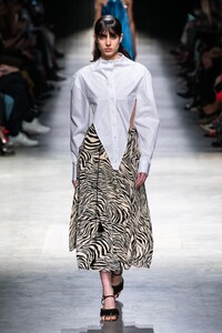 defile-christopher-kane-automne-hiver-2020-2021-londres-look-28.thumb.jpg.d7b288939726700c73ae669ecf9b1442.jpg