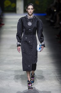 defile-christopher-kane-printemps-ete-2020-londres-look-60.thumb.jpg.c44eb7de7731270c1c3fc7dba28560bd.jpg