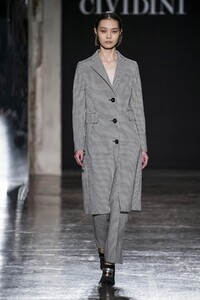 defile-cividini-automne-hiver-2019-2020-milan-look-19.thumb.jpg.57193bff1c310b6120702f2ea4e8b50d.jpg