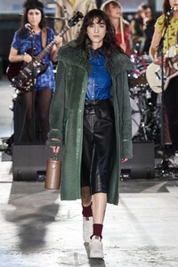 defile-coach-1941-automne-hiver-2020-2021-new-york-look-15.thumb.jpg.43e795567026420605617456f8576804.jpg