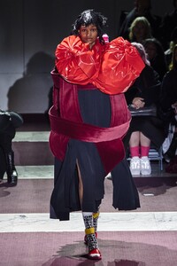 defile-comme-des-garcons-automne-hiver-2020-2021-paris-look-17.thumb.jpg.8ed40d7d816af396034bb1482dba0d9f.jpg