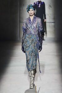 defile-dries-van-noten-automne-hiver-2020-2021-paris-look-55.thumb.jpg.3587e3acb5573fb9c45f3aca31ca30fb.jpg