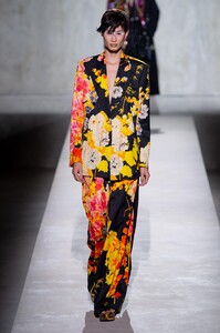 defile-dries-van-noten-printemps-ete-2020-paris-look-17.thumb.jpg.a7f7785748996dbdb0b314ba75c341ca.jpg