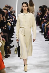 defile-giada-automne-hiver-2019-2020-milan-look-16.thumb.jpg.f668a0b8412aecdeb03decc4772eb9f8.jpg