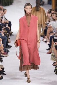 defile-giada-printemps-ete-2019-milan-look-19.thumb.jpg.5ca323fe7144987311aea4db44a05ec4.jpg