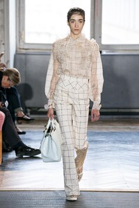 defile-giambattista-valli-printemps-ete-2020-paris-look-22.thumb.jpg.f5f8c8393f6613c4cd35abd0608f507a.jpg