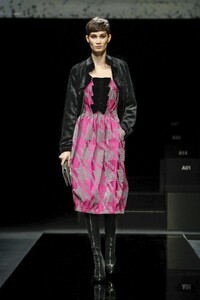 defile-giorgio-armani-automne-hiver-2020-2021-milan-look-23.thumb.jpg.50f2ff2a82dda03f7c3eef03b09e8a59.jpg