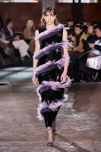 defile-huishan-zhang-automne-hiver-2020-2021-londres-look-11.thumb.jpg.2f11c91ba00483ad45451dc9e64f2007.jpg