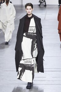 defile-issey-miyake-automne-hiver-2020-2021-paris-look-34.thumb.jpg.a1553536bff1562cb748738310379c37.jpg