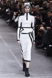 defile-issey-miyake-automne-hiver-2020-2021-paris-look-6.thumb.jpg.72a3cd1e53030d24ec1aabe9cd9af7d4.jpg