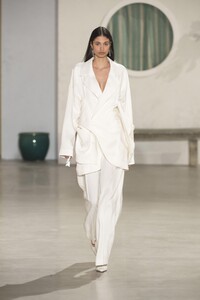 defile-jacquemus-automne-hiver-2019-2020-paris-look-27.thumb.jpg.900e84d0c1d3a692876d129dca4009b2.jpg