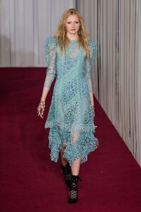 defile-jill-stuart-printemps-ete-2018-new-york-look-22.thumb.jpg.d8e739866f88aadf3bacf2b817ce2e5d.jpg